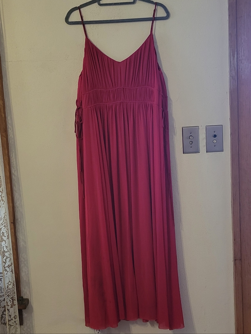 Madewell Gathered V-neck Midi Dress - red - Picture 8 of 13